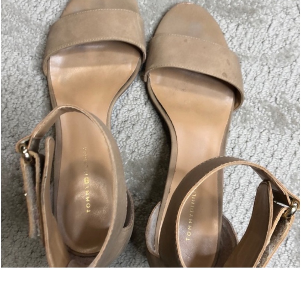 Tommy Hilfiger back zip stacked heels - Picture 5 of 6